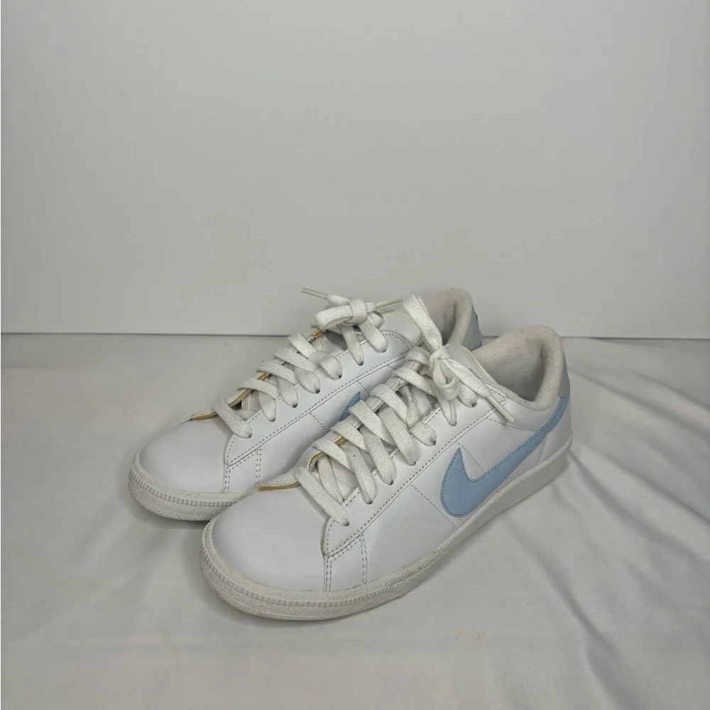 Y2Kwomen's Nike White and Blue Sneakers size‎ 8